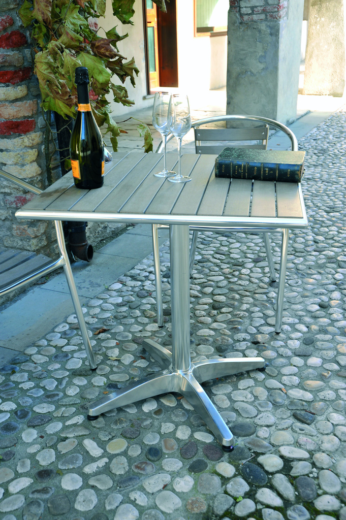 Tavolo quadrato 70 x 70 alluminio polywood finto legno